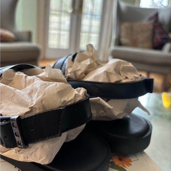 Moncler leather strap sandal - Picture 5 of 7